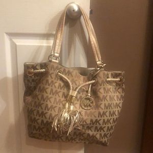 Rose gold super cute lots of room MK shoulder bag.